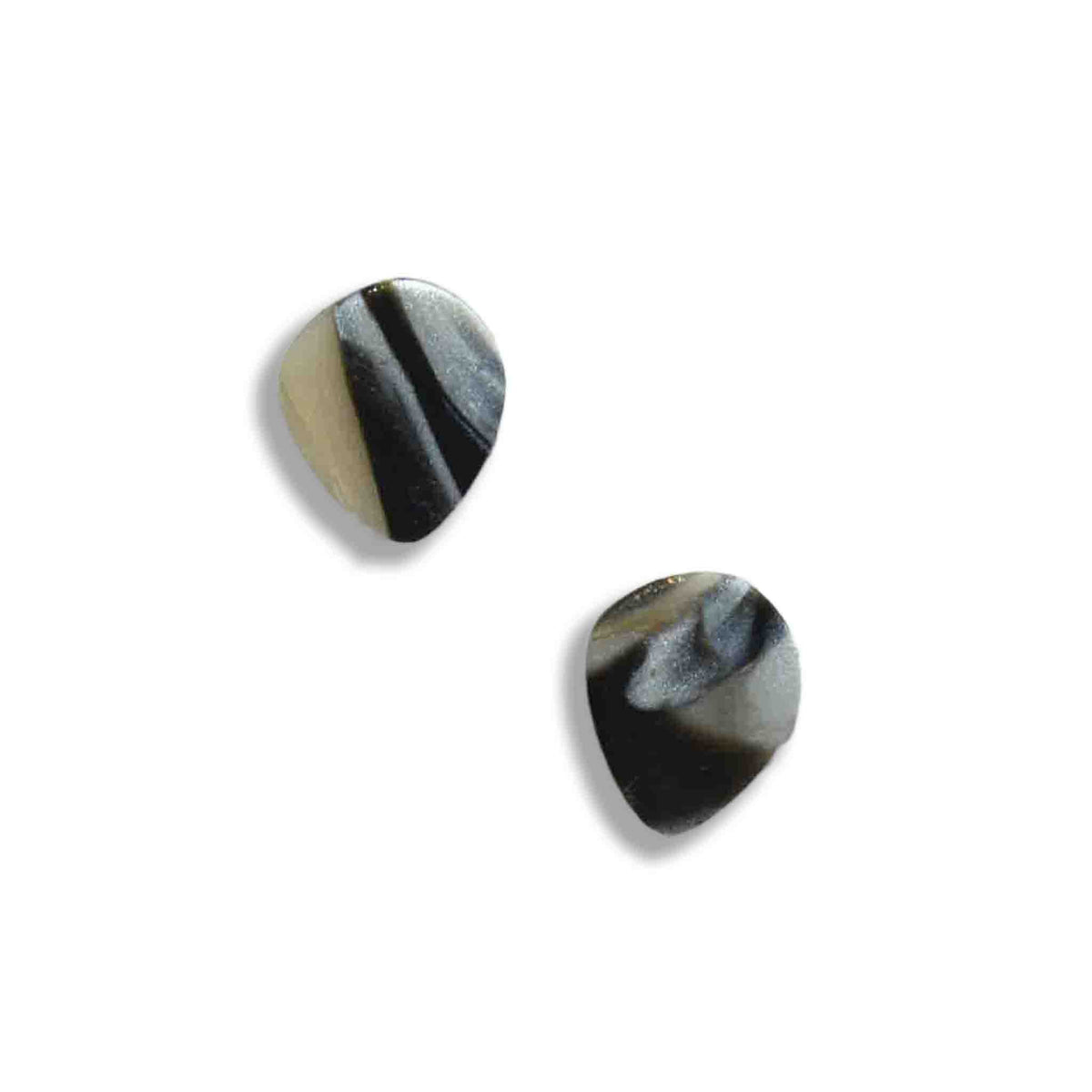 Stud earrings in black and silver